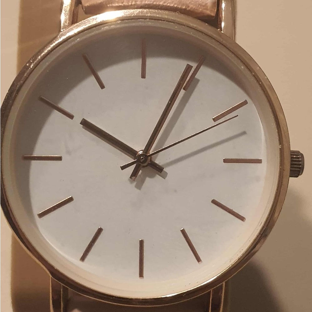 🦋10/$20🦋 Goldtone/White/Pink Leather Women's Watch